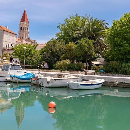 Apartments And Rooms Misic Trogir Exterior photo