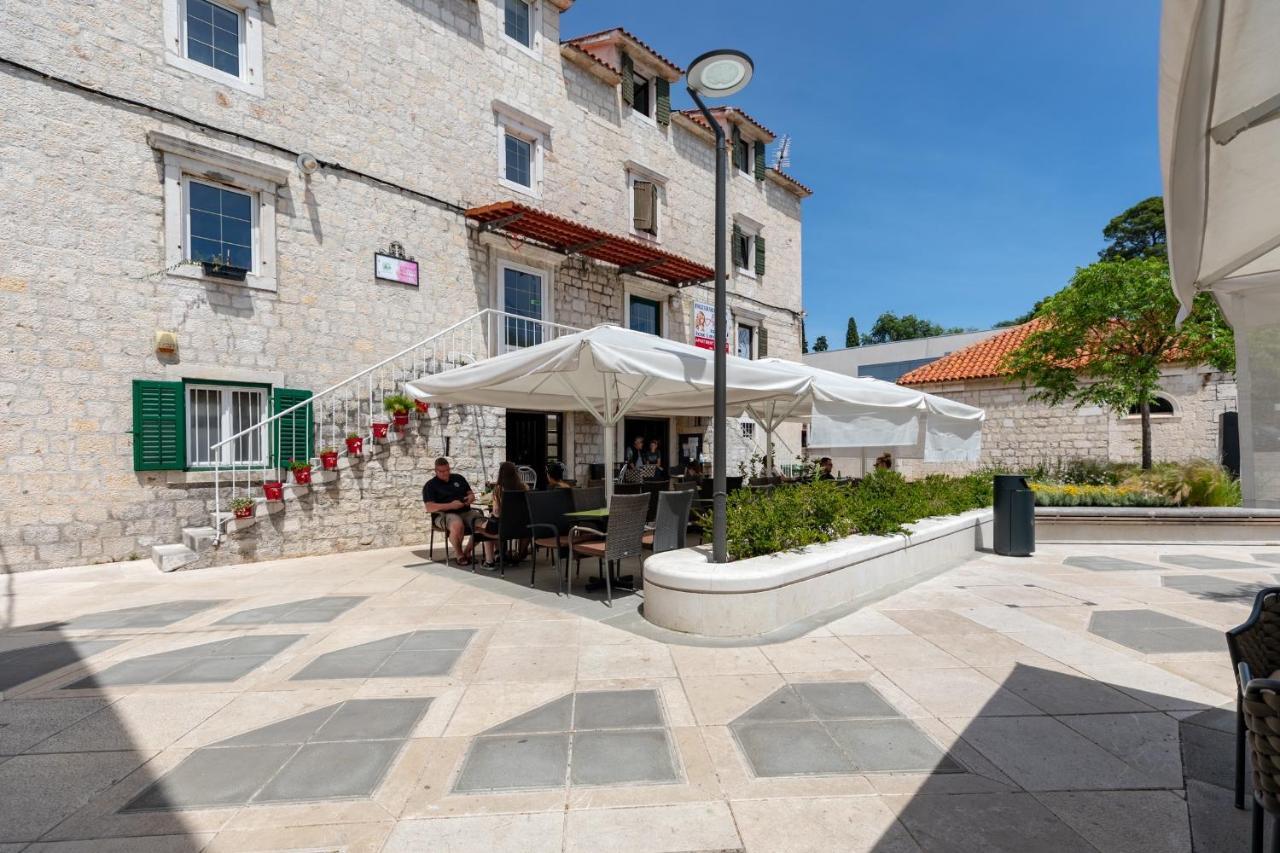 Apartments And Rooms Misic Trogir Exterior photo