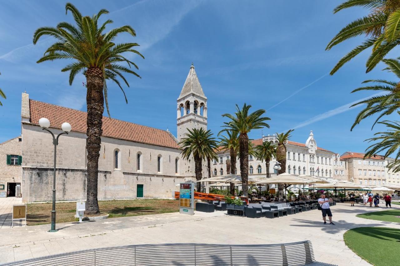 Apartments And Rooms Misic Trogir Exterior photo