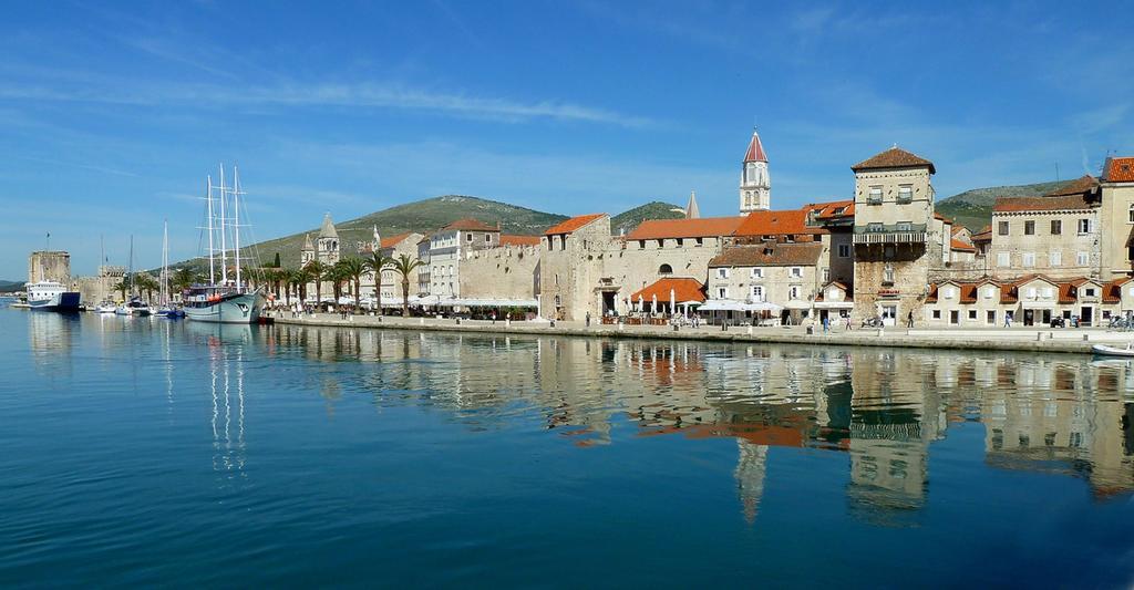 Apartments And Rooms Misic Trogir Exterior photo